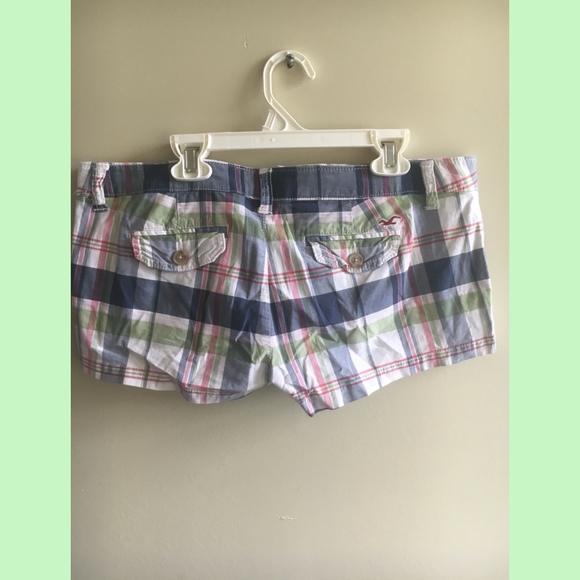 NWOT Plaid Hollister Short-Shorts - Picture 3 of 3